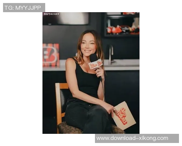 杜兰特与美女记者互动频频邀请共赏比赛后共享烧烤时光 杜兰特与美女记者互动频频邀请共赏比赛后共享烧烤时光