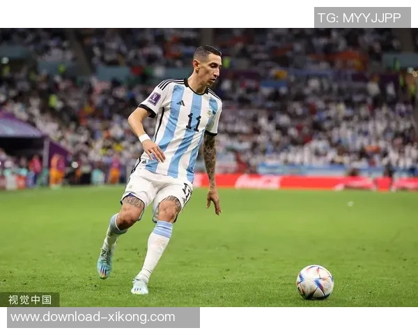 阿根廷足协主席与梅西德保罗重聚合影分享喜悦时刻