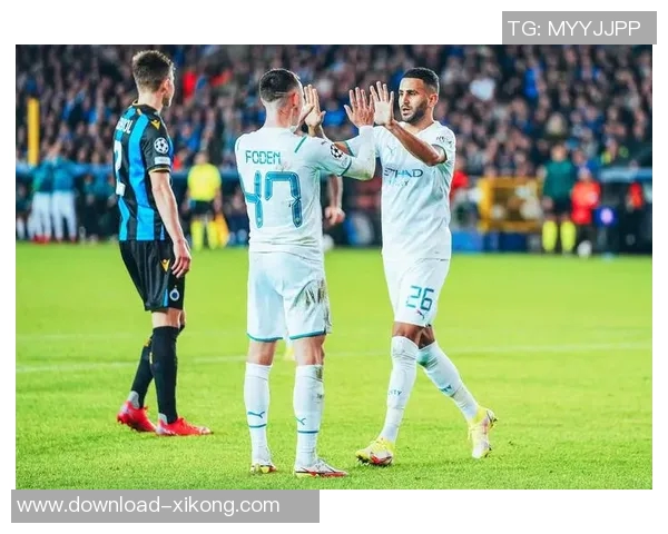 曼城新赛季全家福展现团结精神瓜帅领衔福登与B席并肩作战