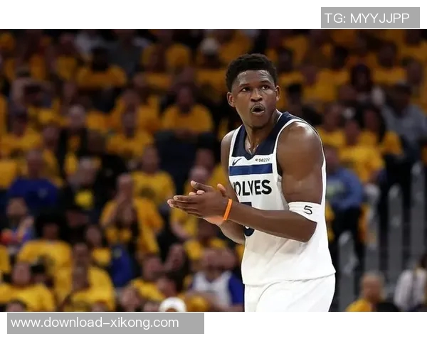 爱德华兹谈与兰德尔的默契配合新赛季展现更多精彩瞬间 爱德华兹谈与兰德尔的默契配合新赛季展现更多精彩瞬间