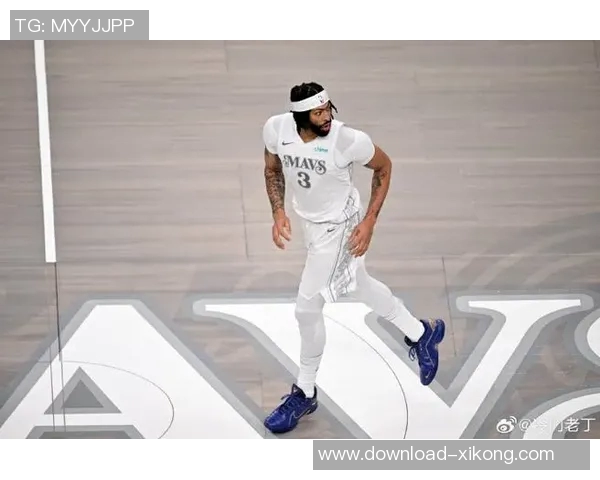 浓眉谈球队进攻体系强调球权转移与身体移动自己非常适应