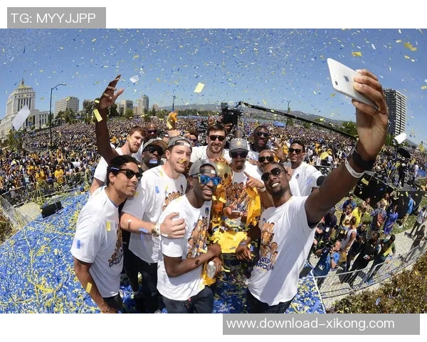 库里强调年轻球员的重要性呼吁全队以积极能量共同努力争胜