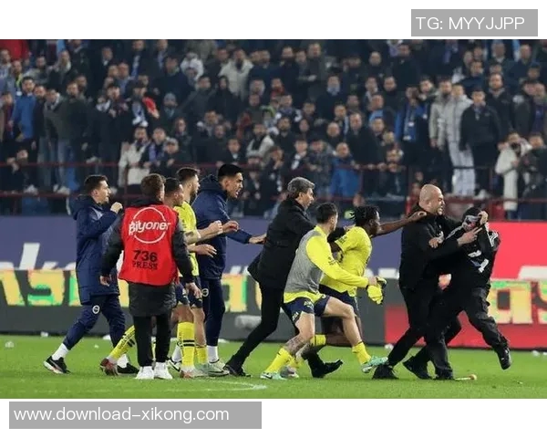 萨内29岁中场展现绝佳技巧连过三人后远射破门震撼全场 萨内29岁中场展现绝佳技巧连过三人后远射破门震撼全场