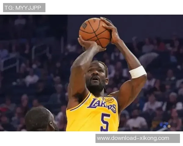 湖人内线失守艾顿海斯缺阵篮板惨败开拓者净负15个